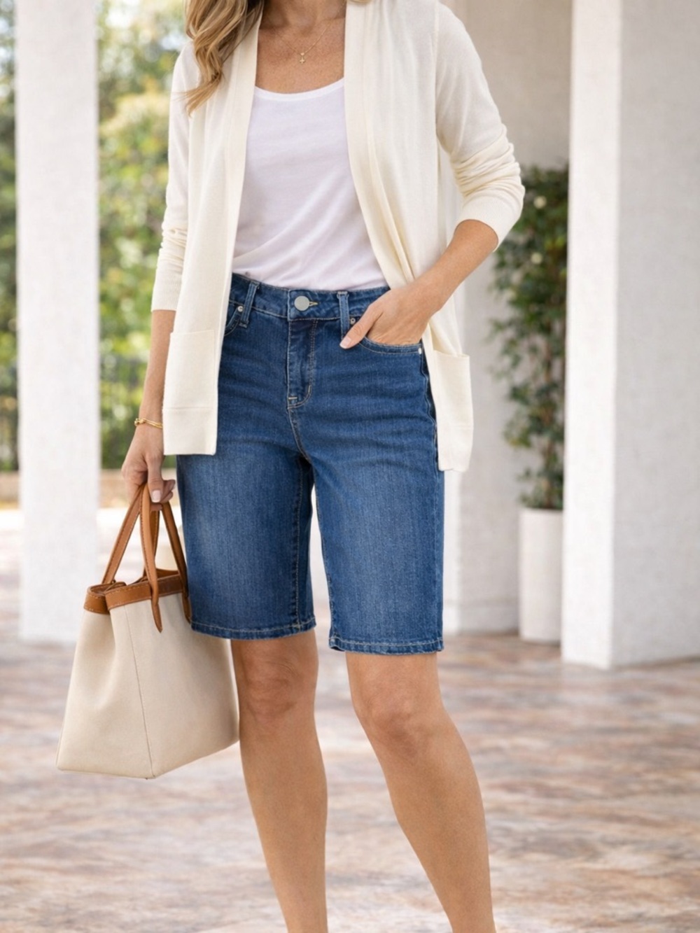 Seven7 Sunset Bermuda Denim Shorts‎ Mid Rise Stretch Classic Casual Size 4